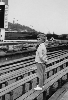 Karl Günter Peters bei Start und Ziel am Nürburgring im Jahr 1961
