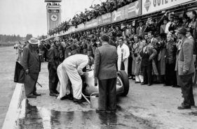 Karl Kling mit dem Mercedes-Benz W196R Monoposto - Grosser Preis von Europa auf dem Nürburgring (1954)