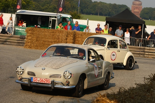 Karmann Ghia Typ 14 1967 mit Gerald Heussner und VW Käfer 1967 mit Thomas Siegenbrink am Hamburg Stadtpark Revival 2014