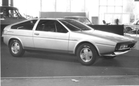 Karmann Karo As (Asso di Quadri) (1976) - von Italdesign auf Basis des BMW 320 gebaut, gezeigt am Salon von Turin