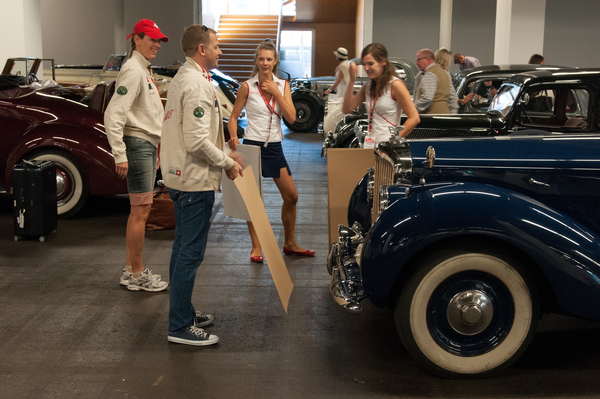 Karton unter das Auto legen? - RAID Suisse-Paris 2015