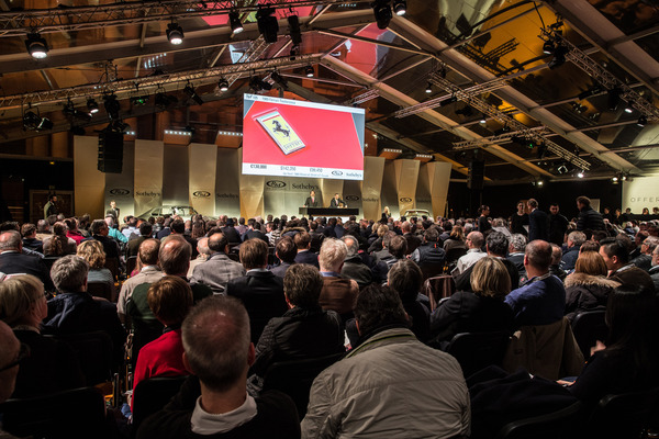 Kaum ein Platz blieb leer - RM/Sotheby's Versteigerung in Paris am 3. Februar 2016