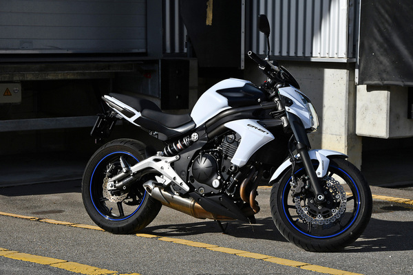 Bild: Kawasaki ER-6n ABS (2012) - als Lot 122 angeboten an der Versteigerung der Oldtimer Galerie in Toffen am 26. März 2022