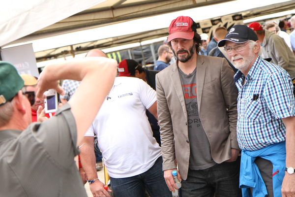 Keanu Reeves, bekannt aus "The Matrix", lässt sich gerne ablichten - Goodwood Festival of Speed 2016