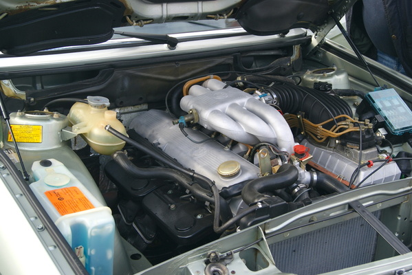 Keimfreier Motorraum eines BMW 520i – Veterama Mannheim 2022