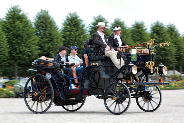 Kein Oldtimer, sondern eine Aaglander "Mylord" Motorkutsche von 2009 - Classic-Gala Schwetzingen 2020
