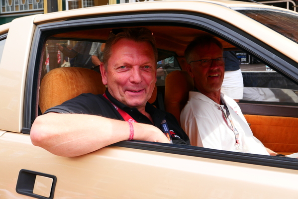 Keine Einbecker Oldtimer Tage ohne den Werkstattchef des PS.Speichers, Michael Marx. Er hält mit seiner Mannschaft knapp 40 Autos des Speichers am Laufen, und natürlich kümmern sie sich zur Not auch obendrein noch um die der Gäste – Einbecker Oldtimertage 2025