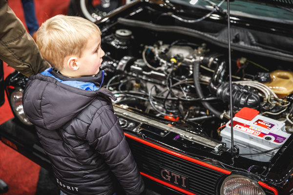 Keiner zu jung, um an einem VW Golf GTI interessiert zu sein - InterClassics Maastricht 2019