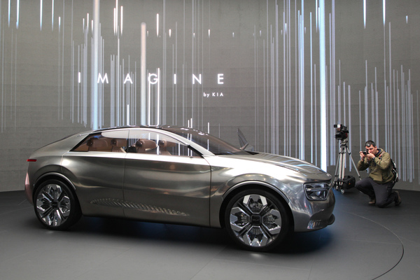 Kia Imagine (2019) - Konzeptfahrzeug mit Elektroantrieb, zeigt Ausblicke auf die zukünftige Designsprache Kias - Genfer Automobilsalon 2019
