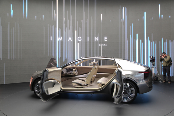 Kia Imagine (2019) - Konzeptfahrzeug mit Elektroantrieb, zeigt Ausblicke auf die zukünftige Designsprache Kias - Genfer Automobilsalon 2019