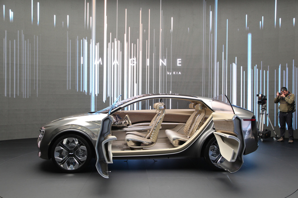 Kia Imagine (2019) - Konzeptfahrzeug mit Elektroantrieb, zeigt Ausblicke auf die zukünftige Designsprache Kias - Genfer Automobilsalon 2019