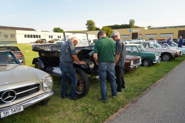 Bild Kick Off zur Autohalle Andelfingen - Kompetenz-Zentrum für Oldtimer - Benzingespräche