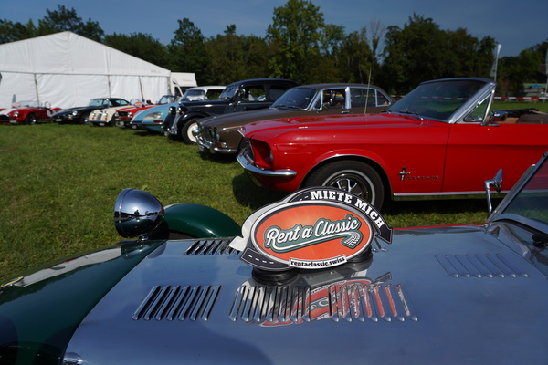 Kick Off zur Autohalle Andelfingen - Kompetenz-Zentrum für Oldtimer - Ein Teil der Mietwagen von Rent a Classic