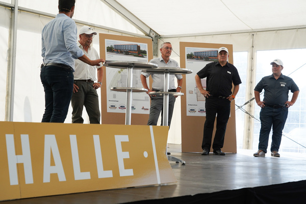 Kick Off zur Autohalle Andelfingen - Kompetenz-Zentrum für Oldtimer - angeregte Podiumsdiskussion