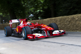 Kimi Raikkonen im 2010er Ferrari F10 Formel 1 - Goodwood Festival of Speed 2015