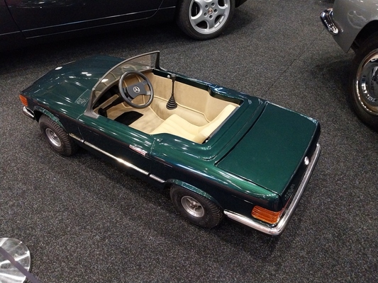 Kinderspielzeug: Lorinser 500 SL mit 3-PS-Viertakter von Honda – Interclassics Classic Car Show Brüssel 2023