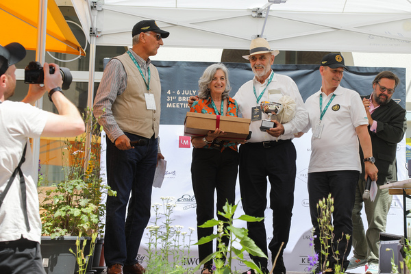 Bild Klassensieger bei den Classics und Best-Of-Show-Sieger Thomas Henne mit Freundin Barbara Wernle (Bentley R-Type) - 31. British Classic Car Meeting St. Moritz 2025