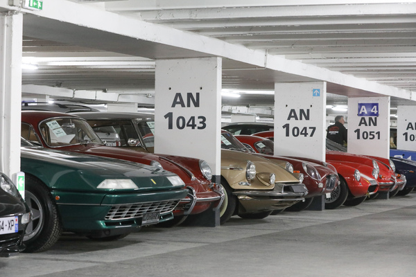 Bild: Klassiker aus drei Ländern vereinigt im Parkhaus - Bonhams Paris Versteigerung 2025