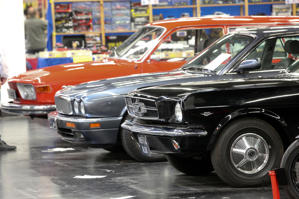 Klassiker aus unterschiedlichen Epochen und Ländern in Reih' und Glied - Retro Classics Bavaria 2019