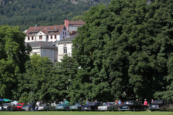 Bild: Klassiker im Park - am 40. Oldtimer-Meeting Baden-Baden 2016