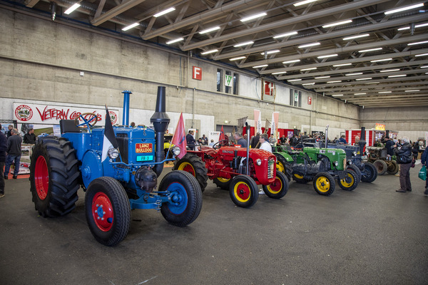 Bild: Klassiker mal anders: Traktorenausstellung in der "Club-Ecke" – Swiss RetroMecanika Fribourg 2022