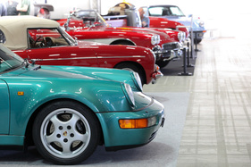 Klassiker unterschiedlichster Couleur stehen bereit zum Verkauf - Swiss Classic World Luzern 2019 Klassiker unterschiedlichster Couleur stehen bereit zum Verkauf - Swiss Classic World Luzern 2019