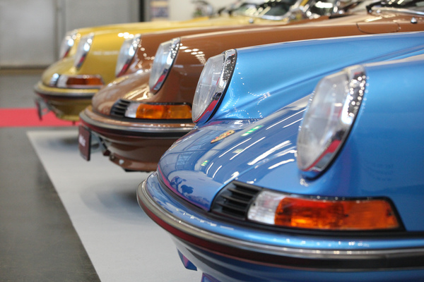 Bild: Klassische 911er mit Farb-Potpurri - Retro Classics Bavaria 2018