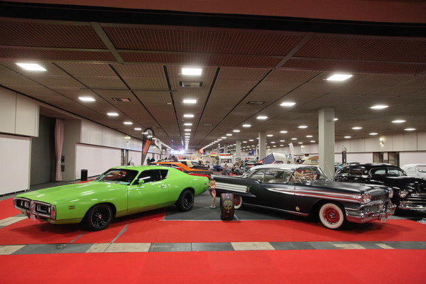 Bild Klassische Amerikaner, gerne auch in knalligen Farben - Motorworld Classic Berlin 2017