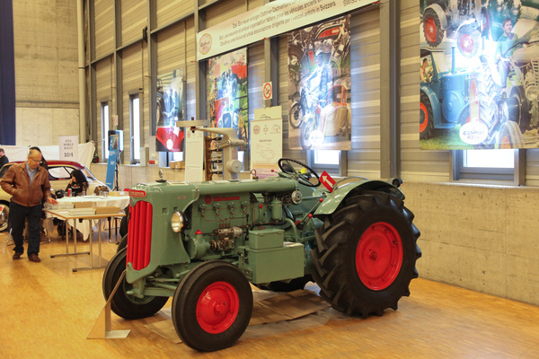 Klassische Traktoren erfreuten Sammler und Interessierte - hier ein Hürlimann - OTM Fribourg 2015