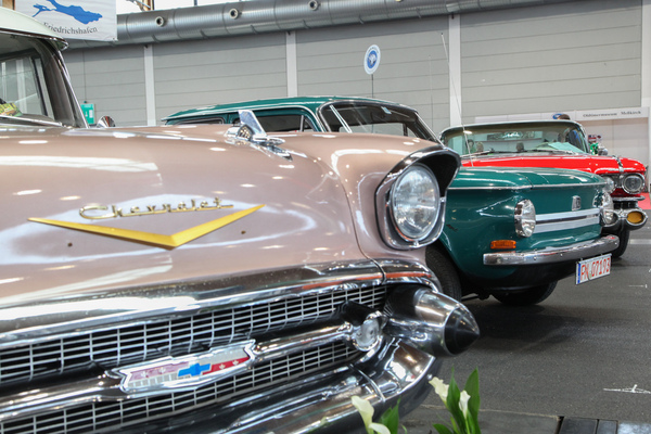 Klein-NSU zwischen den grossen Amerikanern von Chevrolet und Cadillac - Motorworld Classics Bodensee 2022