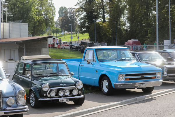 Klein trifft auf Gross – Mini Cooper neben Chevrolet Truck - 6. Lägern Classic 2023