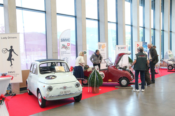 Kleine Autos auf dem Gemeinschaftsstand von SHVF, SMVC und Lady Drivers - Swiss Classic World Luzern 2021