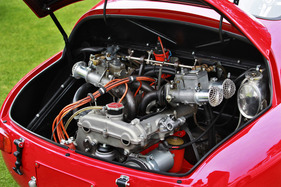 Kleinod mit bösen Manieren - Doppelnockenwellen-Triebwerkchen im Heck des sagenhaften Abarth Monomille.