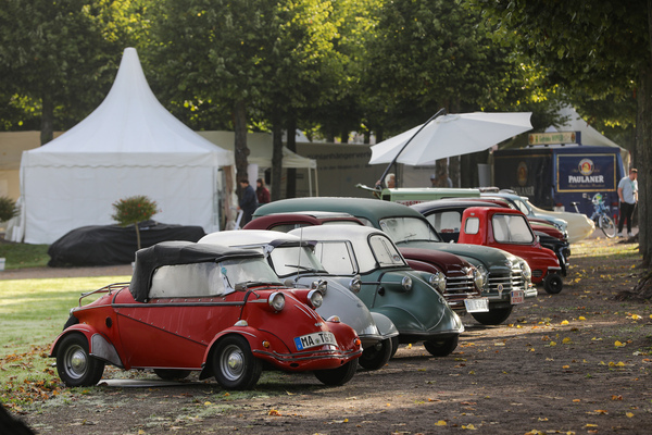 Kleinstwagen in Reih und Glied, ganz vorne ein FMR Tg500 Tiger - 21. Classic-Gala Schwetzingen 2025