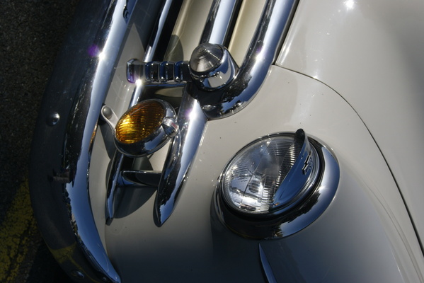 Komposition in Chrom, Lack und Glas am 1950er Chevrolet – Albisgütli Classic Cars & Bikes Oktober 2023