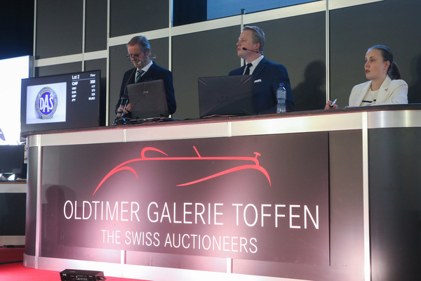 Konzentration ist angesagt - "Gstaad Classic Car Auction" der Oldtimer Galerie Toffen am 29 Dezember 2023