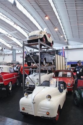 Kover CK 1 (1952) - Kleinstwagen vor seinen aufgestapelten Artgenossen (Techno Classica 2017)
