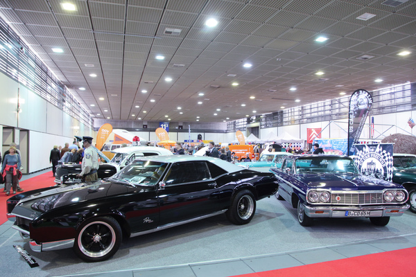 Image: Powerful Americans with sweeping shapes - Motorworld Classics Berlin 2016