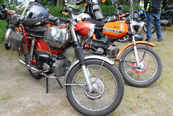 Kreidler Florett RS (1975) – neben ihrer Gelände-Schwester Florett Cross – Bockhorner Oldtimermarkt 2024