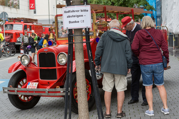 Kreisbrandmeister Herrmann erklärt die Technik – Tübingen Classic Oldtimerfestival 2025