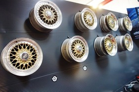 Kreuzspeichen-Klassiker von BBS an der Wand – im Museum in Dortmund