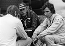 Kriegsrat I- Ford-Sportchef Kranefuss mit Ingenieur und Glemser bei der Tourenwagen-EM am Salzburgring 1973