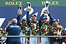 Kristian Poulsen, Nicki Thiim und David Heinemeier Hansson siegen in ihrer Klassei im Jahr 2014 im V8 Vantage GTE (© Aston Martin, 2014)