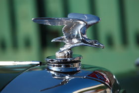 Kühlerfigur auf dem Alvis Silver Eagle - Eindrücke vom Swiss Classic British Car Meeting Morges am 4. Oktober 2014 Kühlerfigur auf dem Alvis Silver Eagle - Eindrücke vom Swiss Classic British Car Meeting Morges am 4. Oktober 2014