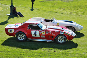 Kulturschock für Ferrari-Fans - N.A.R.T. von Ferrari-Importeur Luigi Chinetti setzte nicht nur Boliden made in Maranello ein, sondern auch diese uramerikanische Corvette mit L88-Maschine, die inoffiziell über 500 PS leistet.