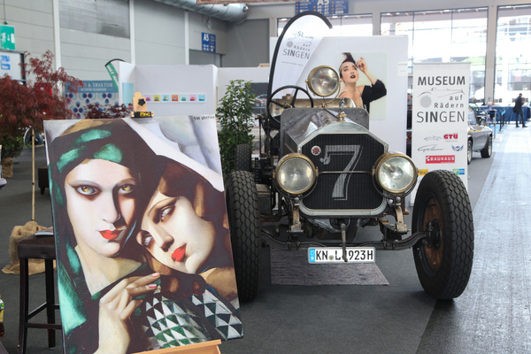 Kunst und Automobil in Singen vereint - Motorworld Classics Bodensee 2019