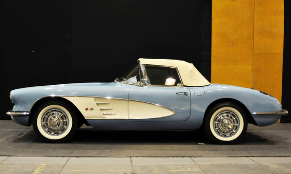 Kunststoff-Sportwagen aus den USA - Chervolet Corvette C1 - Motorworld Classics Berlin 2015