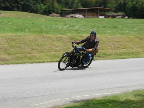Entering the bend at the Moto Retro Biere