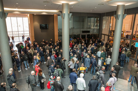 Bild Kurz vor Einlass – Techno Classica 2023