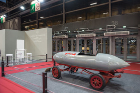 La Jamais Contente (1899) - sehr schnelles Elektroauto - Rétromobile Paris 2019